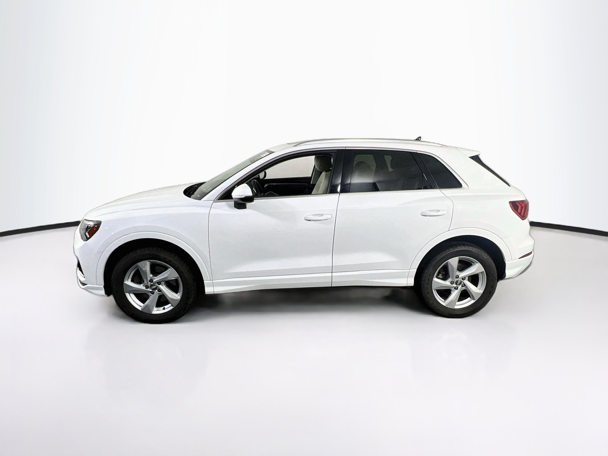 Used 2020 Audi Q3 2.0T Premium Plus w/ Premium Plus Package AWD/4WD image 8