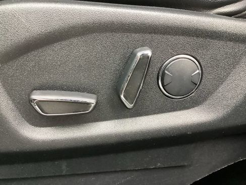 Used 2017 Ford Explorer XLT w/ Equipment Group 202A FWD image 14