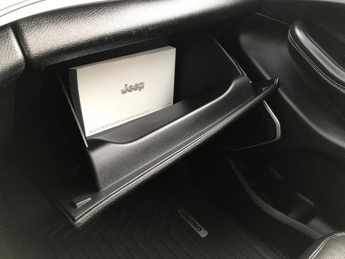 Used 2021 Jeep Grand Cherokee L Limited w/ Luxury Tech Group II image 33