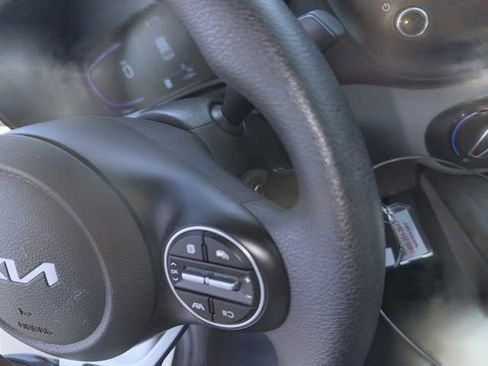 Certified 2025 Kia Soul LX w/ LX Technology Package FWD image 13