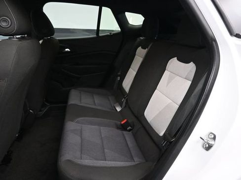 Used 2025 Chevrolet Trax RS w/ Sunroof Package FWD image 11