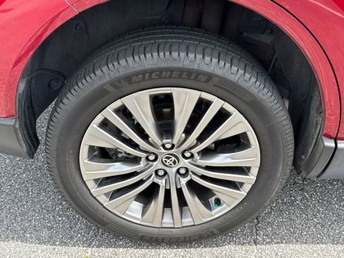 Used 2022 Toyota Venza Limited w/ Advanced Technology Package image 17