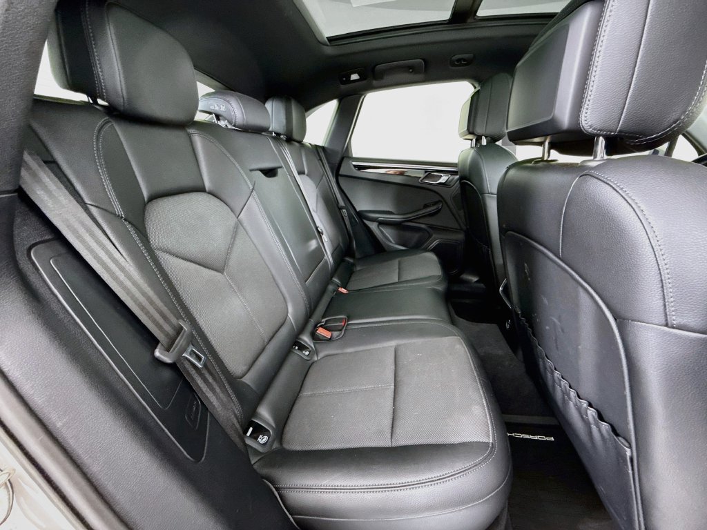 Certified 2023 Porsche Macan Turbo AWD/4WD image 28