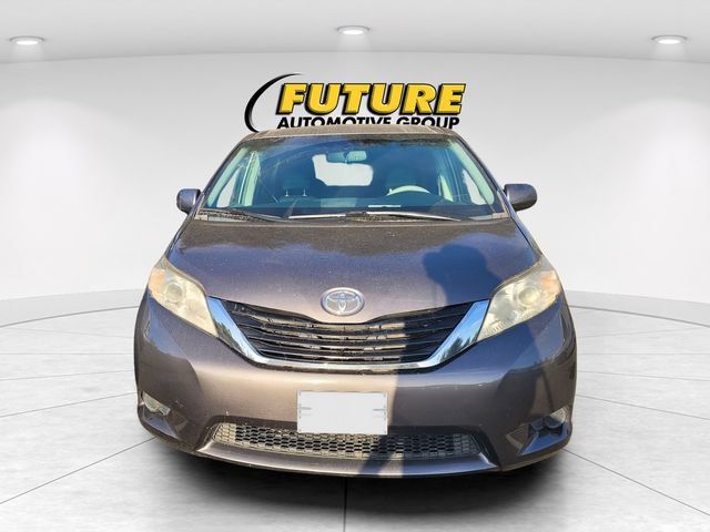 Used 2013 Toyota Sienna LE FWD image 2