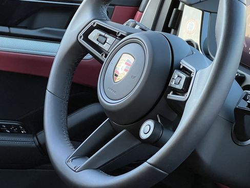 Certified 2025 Porsche Cayenne Coupe image 23