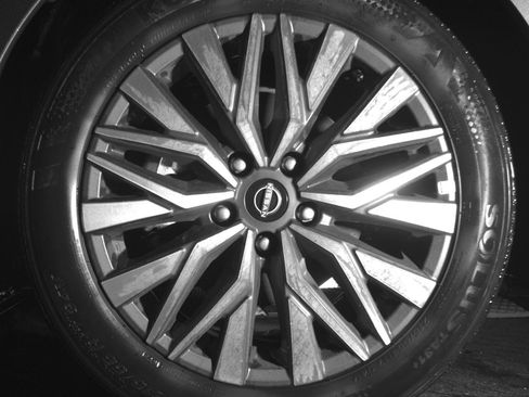 Used 2025 Nissan Altima 2.5 SV FWD image 12