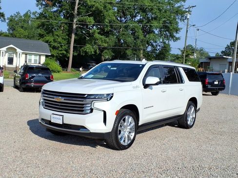 Used 2024 Chevrolet Suburban High Country w/ Premium Package AWD/4WD image 3
