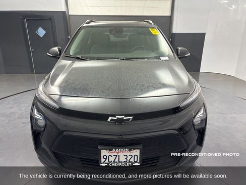 Used 2022 Chevrolet Bolt EUV Premier w/ Sun & Sound Package FWD image 2