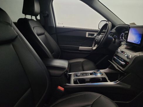 Used 2021 Ford Explorer XLT w/ Equipment Group 202A image 21