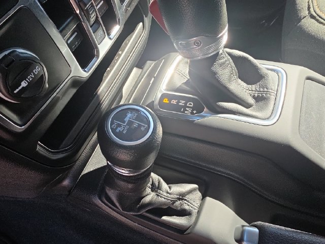 Used 2024 Jeep Wrangler Unlimited AWD/4WD image 19