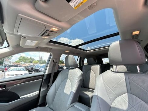 Used 2022 Toyota Highlander Platinum AWD/4WD image 40