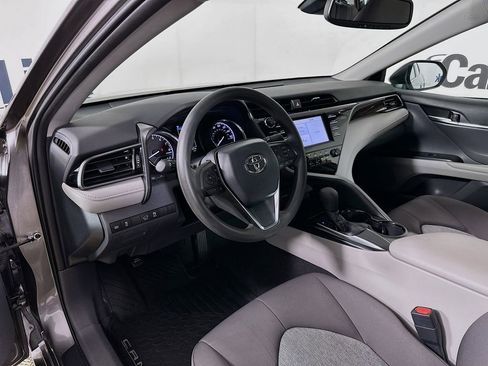 Used 2019 Toyota Camry LE w/ Convenience Package FWD image 10
