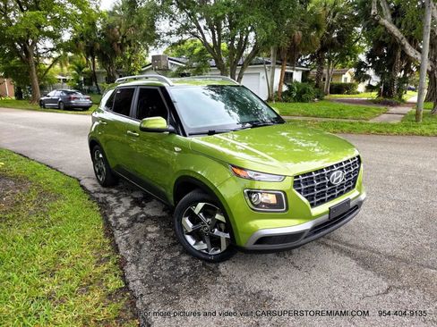Used 2022 Hyundai Venue SEL FWD image 19