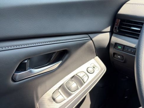 Used 2024 Nissan Sentra SV FWD image 11