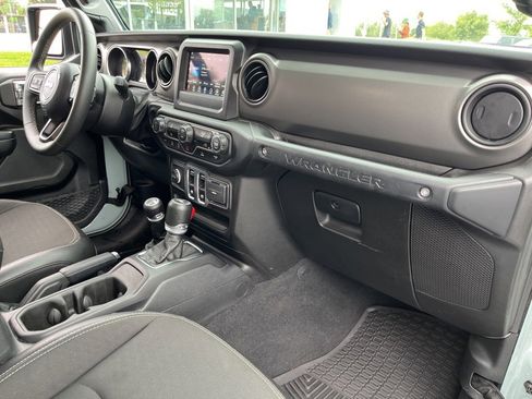 Used 2023 Jeep Wrangler Freedom Edition image 33