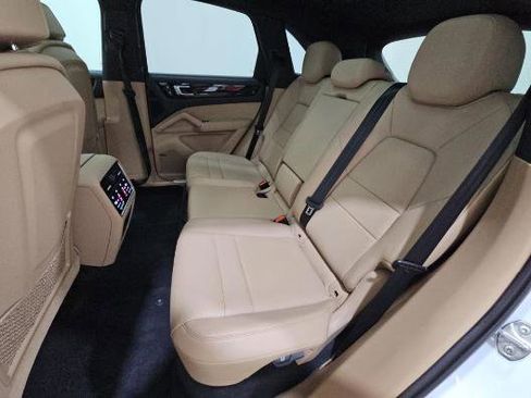 Used 2023 Porsche Cayenne w/ Driver Memory Package AWD/4WD image 7