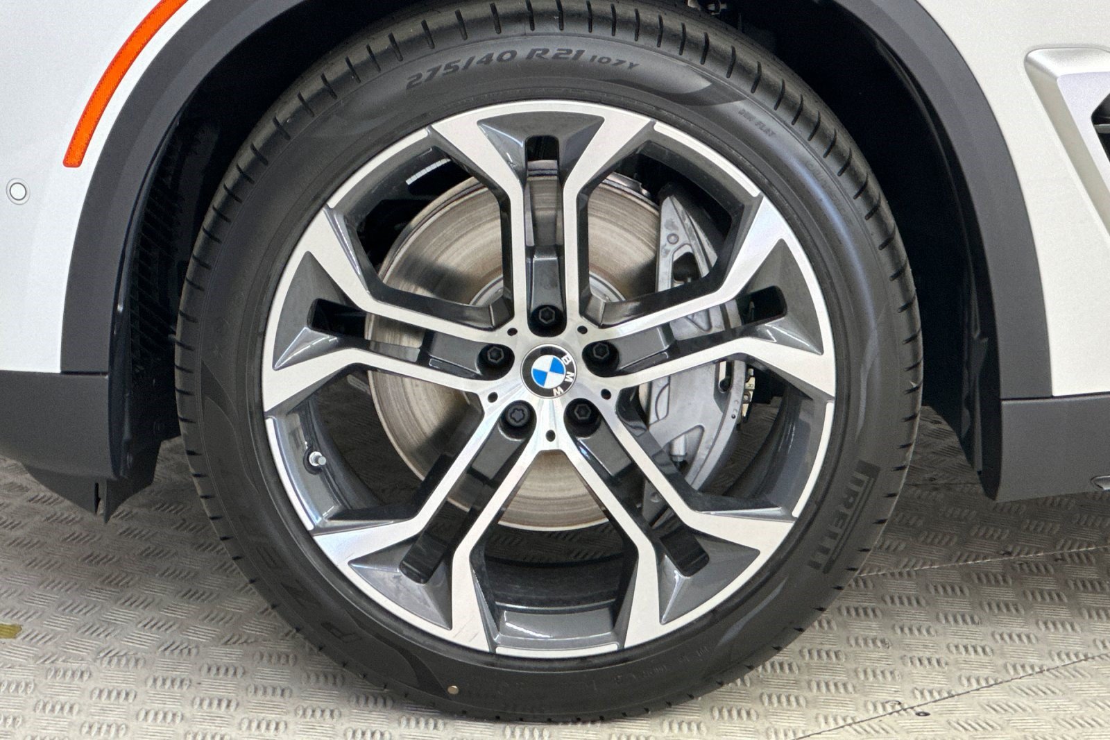 New 2026 BMW X5 xDrive50e w/ Premium Package AWD/4WD image 11