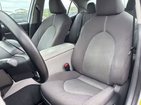 Used 2022 Toyota Camry LE image 22