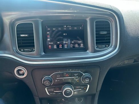 Used 2019 Dodge Charger SXT RWD image 12