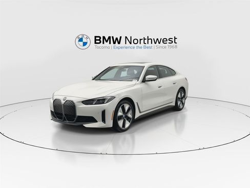 Used 2025 BMW i4 xDrive40i w/ Parking Assistance Package image 9