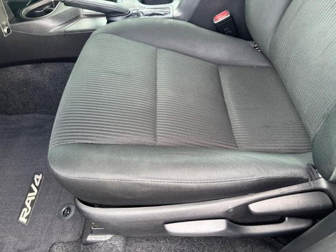 Used 2017 Toyota RAV4 LE FWD image 16
