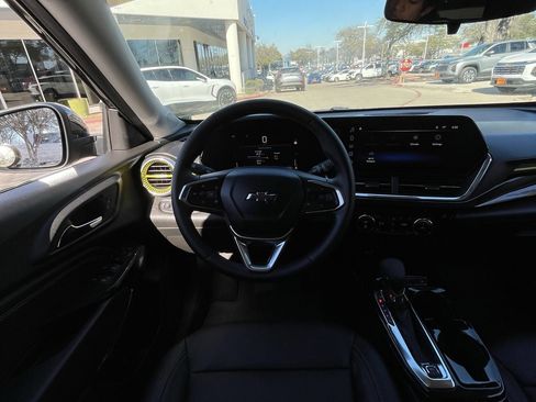 Used 2024 Chevrolet Trax ACTIV w/ Driver Confidence Package image 12