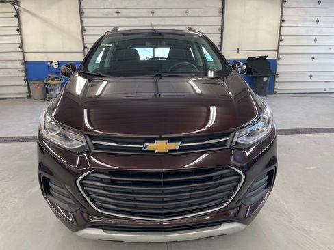 Used 2022 Chevrolet Trax LT w/ LT Convenience Package image 9