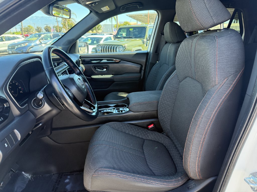 Certified 2025 Honda Pilot Sport image 11