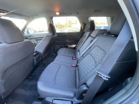 Used 2025 Nissan Pathfinder SV image 27