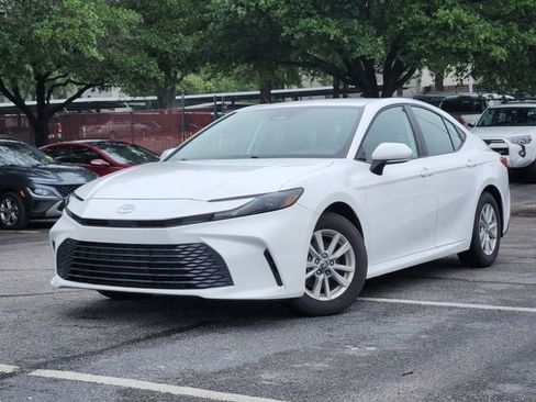 Used 2026 Toyota Camry LE image 1