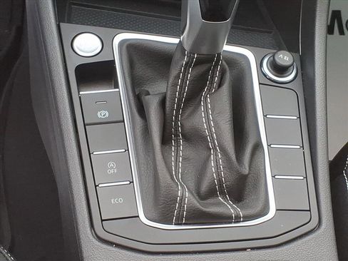 Used 2025 Volkswagen Jetta SE image 19