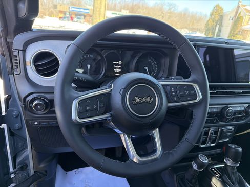 Certified 2025 Jeep Wrangler Sahara image 17