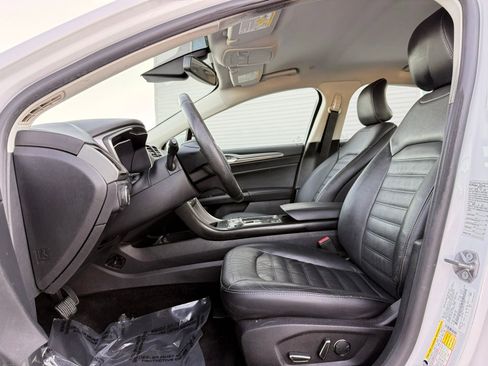 Used 2018 Ford Fusion SE w/ Equipment Group 602A FWD image 13