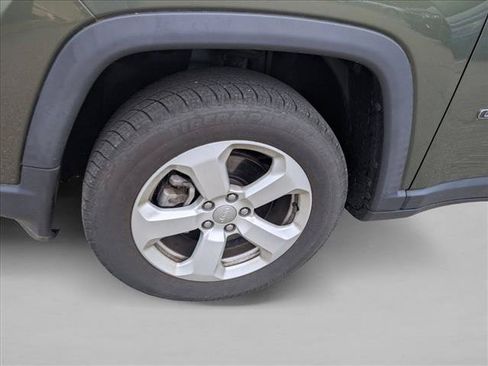 Used 2020 Jeep Compass Latitude w/ Cold Weather Group AWD/4WD image 10