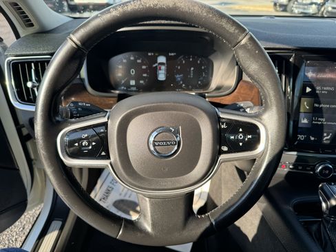 Used 2017 Volvo S90 T6 Momentum image 19