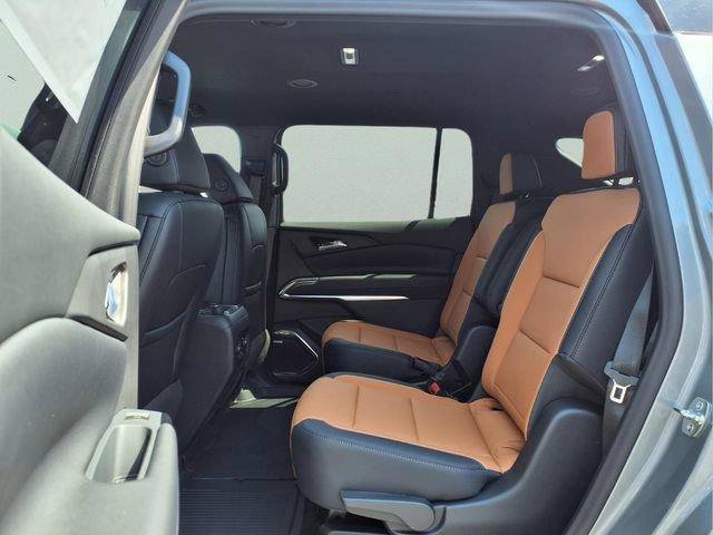 New 2027 Chevrolet Traverse Z71 w/ Enhanced Driving Package AWD/4WD image 13