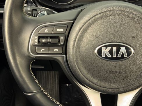 Used 2020 Kia Niro EX image 19