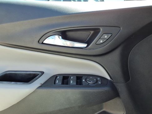 Used 2020 Chevrolet Equinox LS image 15