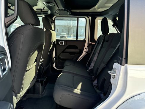 Used 2022 Jeep Wrangler Unlimited Sahara w/ LED Lighting Group image 14