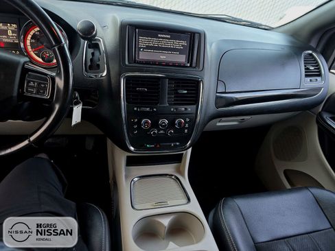 Used 2019 Dodge Grand Caravan SXT w/ Rear Park Assist Package image 15