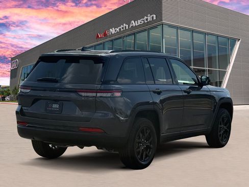 Used 2024 Jeep Grand Cherokee Altitude AWD/4WD image 7