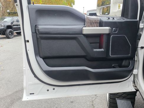 Used 2017 Ford F250 Lariat w/ Lariat Ultimate Package AWD/4WD image 29
