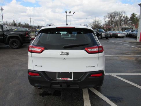 Used 2016 Jeep Cherokee Sport w/ Cold Weather Group image 5