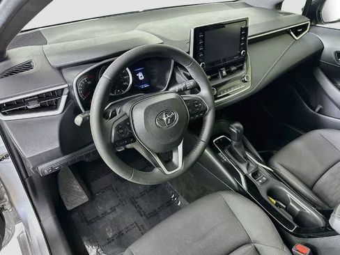 Used 2020 Toyota Corolla SE FWD image 2
