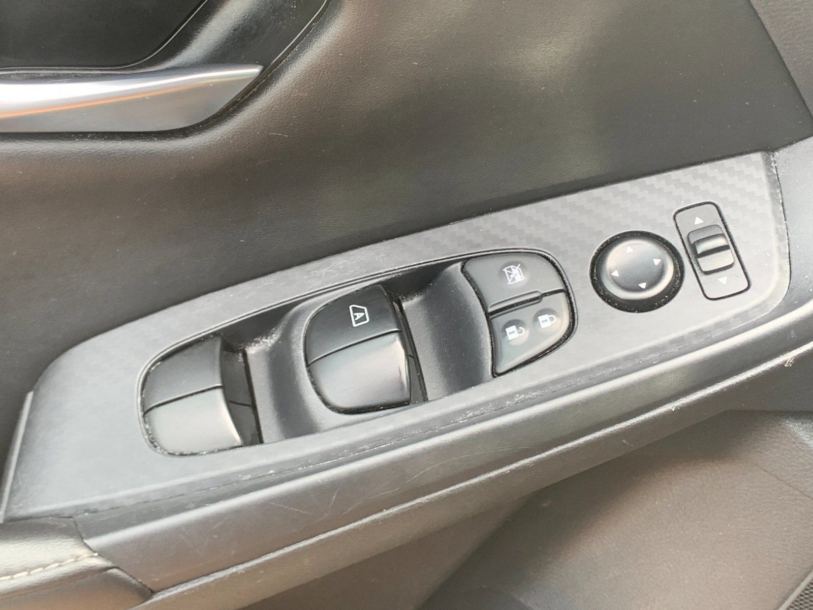 Used 2025 Nissan Sentra SV FWD image 14