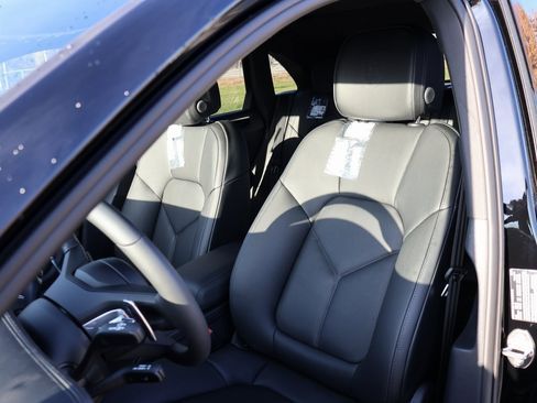 New 2026 Porsche Macan image 5