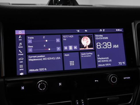 Certified 2023 Porsche Macan S AWD/4WD image 37