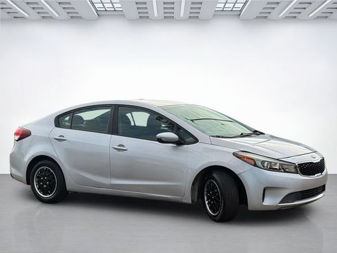 Used 2017 Kia Forte LX FWD image 4