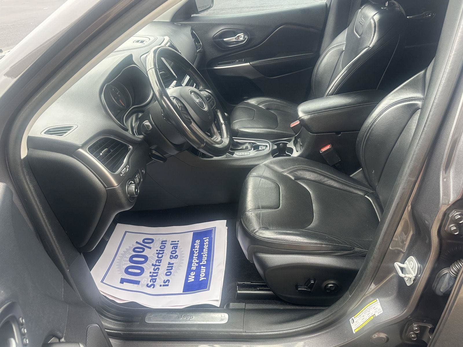 Used 2019 Jeep Cherokee Limited AWD/4WD image 19