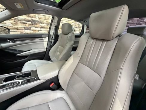Used 2019 Honda Accord Touring image 14